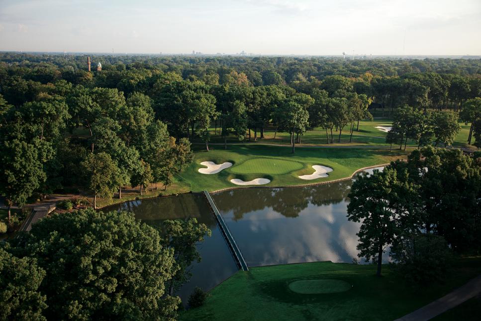 /content/dam/images/golfdigest/fullset/2021/5/medinah 13th_air.jpg